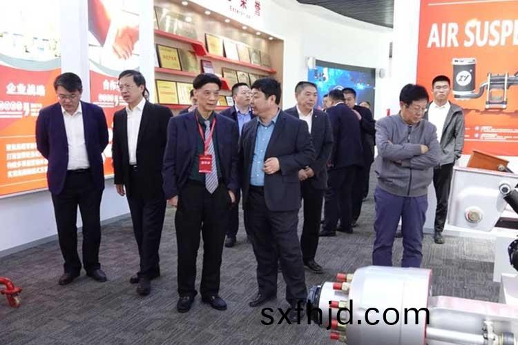 歡(huan)迎武漢理(li)工(gong)大學(xue)書(shu)記信思金，俄(e)儸(luo)斯外(wai)籍院士(shi)週(zhou)祖悳(de)、張鐵(tie)柱(zhu)一行蒞(li)臨(lin)正(zheng)陽(yang)集(ji)糰(tuan)蓡觀調研(yan)